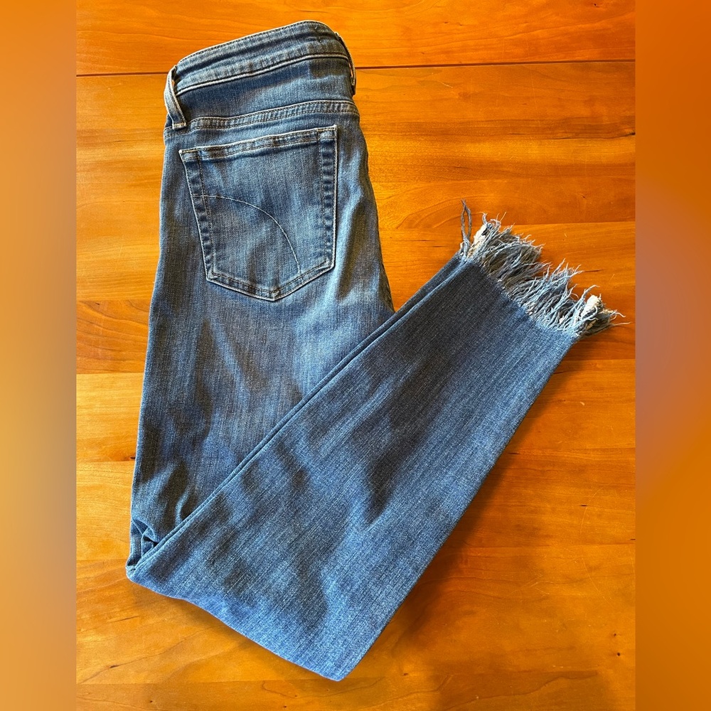 ⭐️ Joe’s Jeans - Skinny mid rise - fringe detail - size 29